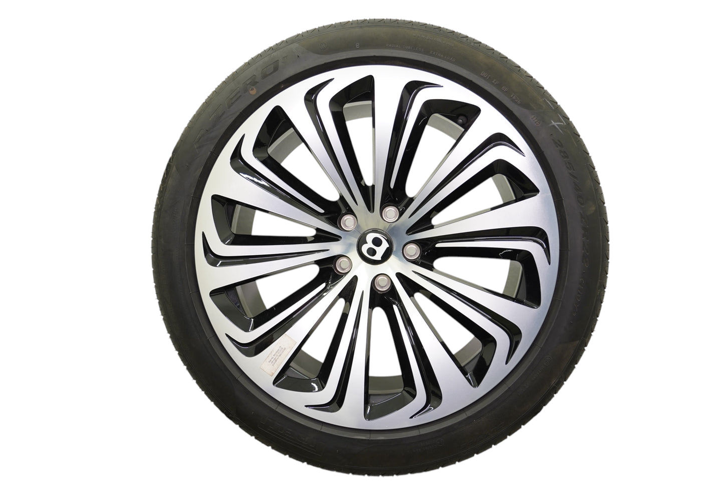 Bentley Bentayga wheels set Pirelli P Zero 285/40ZR22 OEM part number: 36A601025S